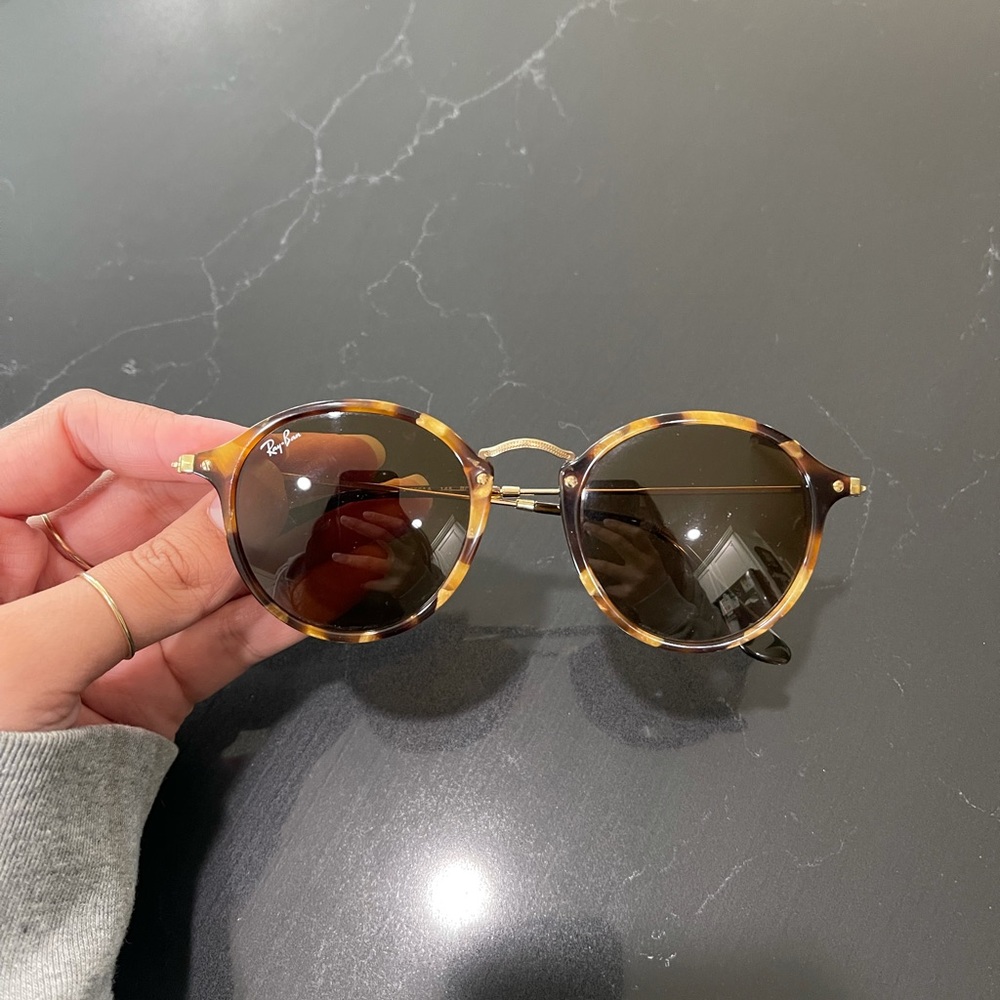 Ray ban Round Fleck Tortoise Sunglasses, RB2447